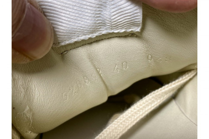 disney & G*u*i 602049 drw00 9522