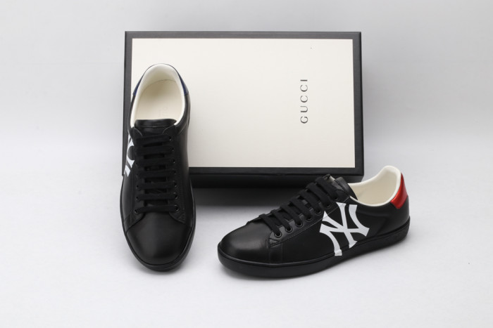 G*u*i low-top sneaker