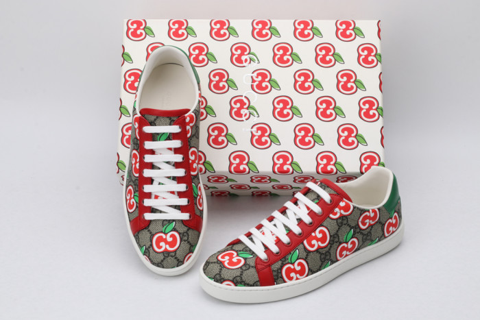 G*u*i low-top sneaker