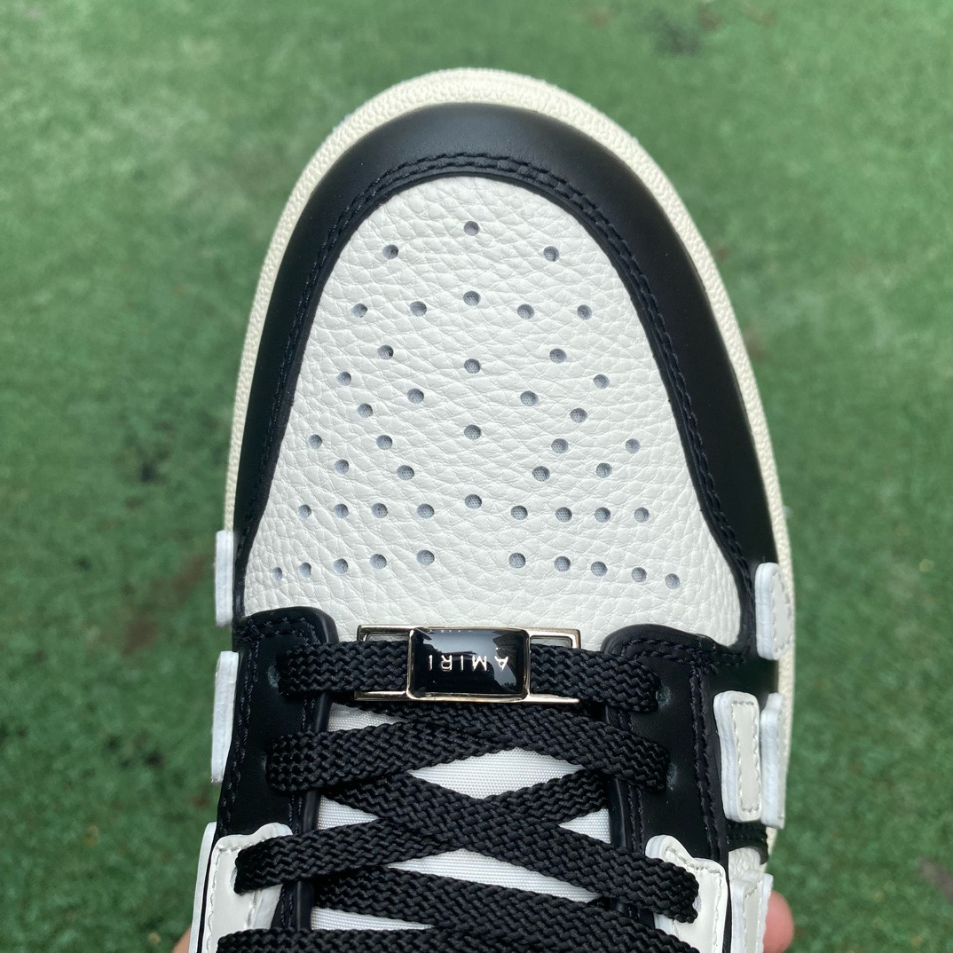 AR1M1 Low-Top Sneaker