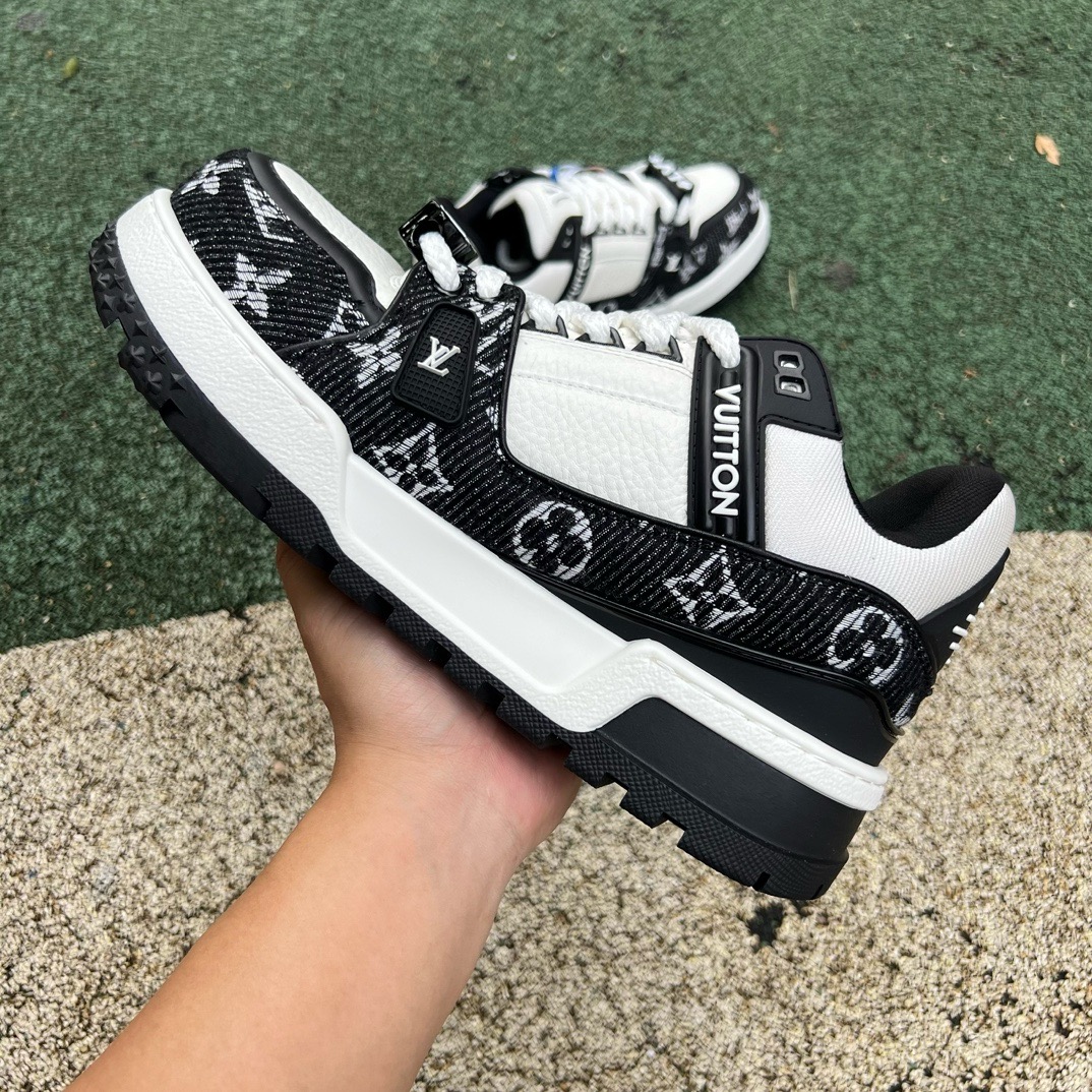 LV TRAINER MAXI White and black denim