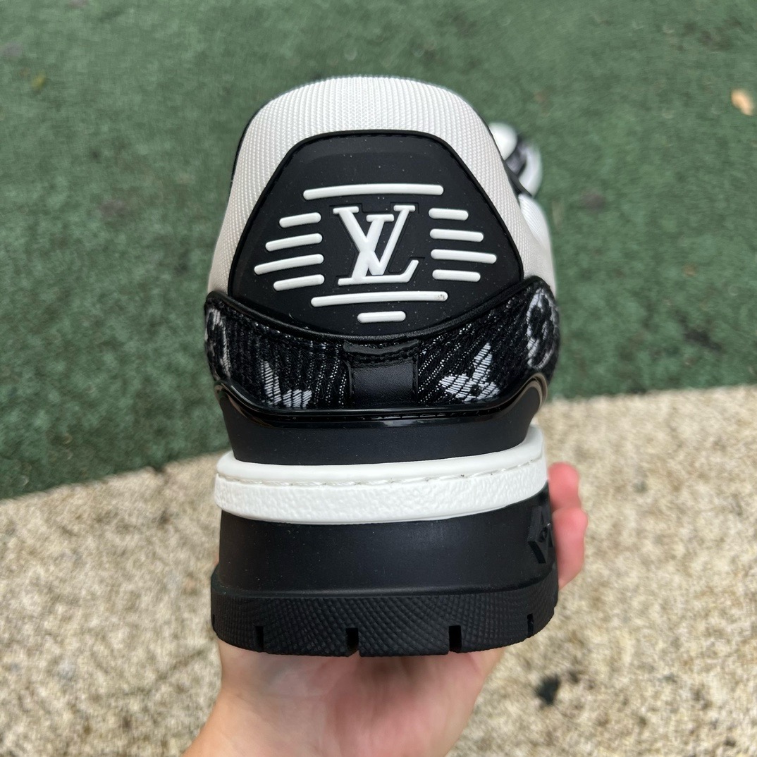 LV TRAINER MAXI White and black denim